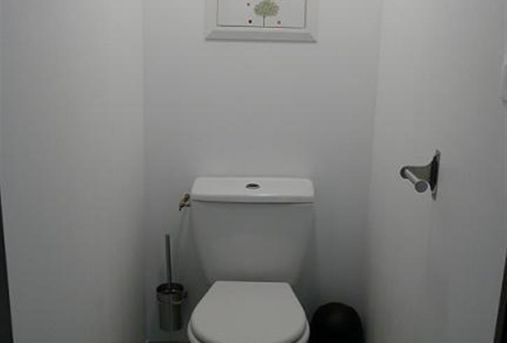 toilette du Gîte 6 pers " le sein" rénové en 2010 au camping le grearn a AMBON dans le sud du morbihan